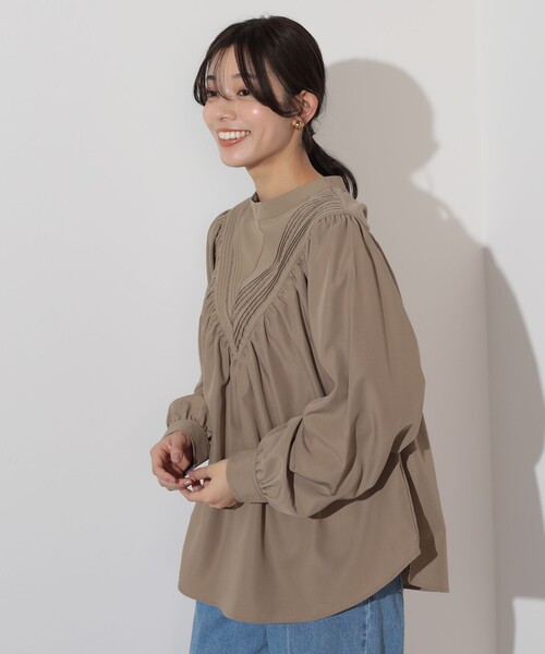 BEIGE ベイジ/レースブラウス/高級感/綺麗め/新品未使用 BEAMS HEART（ビームスハート）の「BEAMS HEART / Vヨーク タック