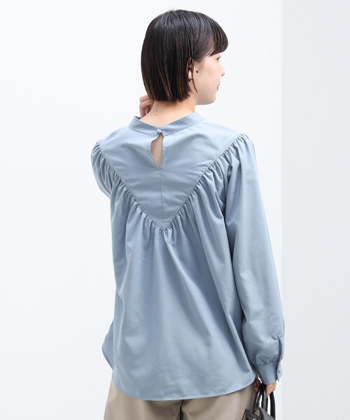 BEAMS HEART（ビームスハート）の「BEAMS HEART / Vヨーク タックレース ブラウス（シャツ/ブラウス・レディース・ベージュ/オフホワイト/サックスブルー・FREE）」の15枚目の写真