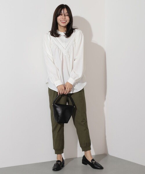BEAMS HEART（ビームスハート）の「BEAMS HEART / Vヨーク タックレース ブラウス（シャツ/ブラウス・レディース・ベージュ/オフホワイト/サックスブルー・FREE）」の17枚目の写真