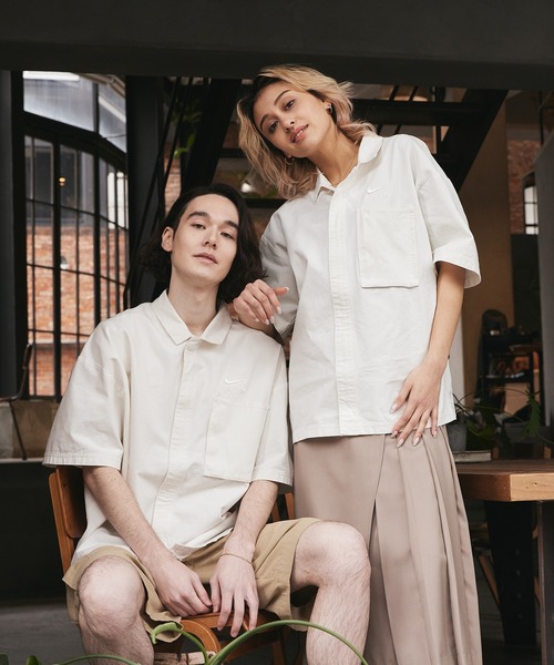 NIKE（ナイキ）の「ナイキ スポーツウェア エア メンズ ウーブン オーバーシャツ トップ / Nike Sportswear Air