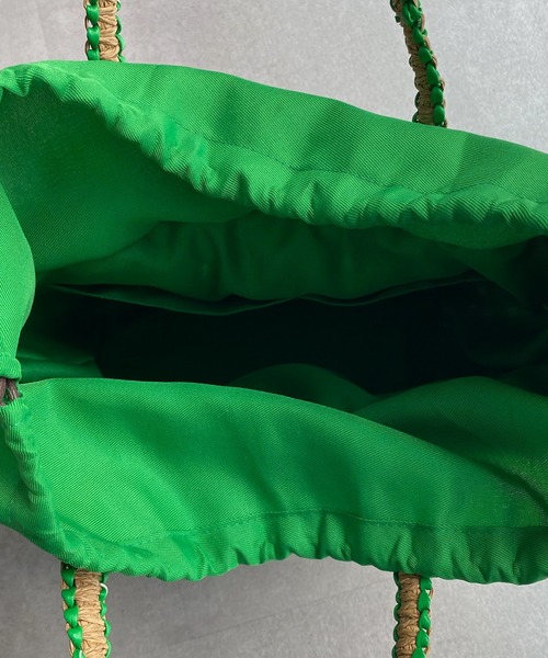 DouDou(ドゥドゥ)の「【WEB限定】サテンリボン編み込みトート(かごバッグ・レディース・ブラック/グリーン・FREE)」の7枚目の写真