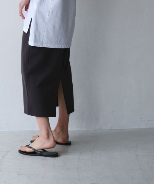 marjour（マージュール）の「STRETCH NARROW SKIRT（スカート・レディース・チャコールグレー/ブラック・M）」の2枚目の写真
