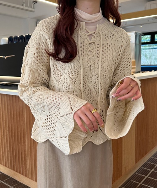 Ambre Ciel(アンブルシエル)の「レースアップ透かしケーブルニット/【WEB/EC限定商品】(ニット/セーター・レディース・ピンク/グリーン/アイボリー・FREE)」の2枚目の写真