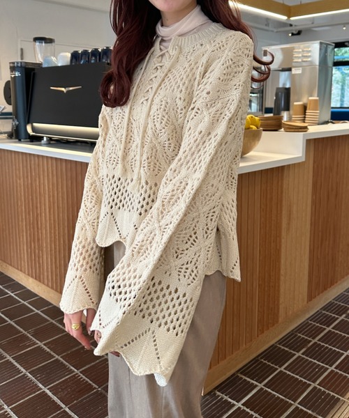 Ambre Ciel(アンブルシエル)の「レースアップ透かしケーブルニット/【WEB/EC限定商品】(ニット/セーター・レディース・ピンク/グリーン/アイボリー・FREE)」の4枚目の写真