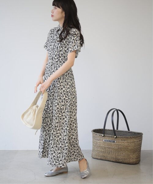 RAY CASSIN（レイカズン）の「フラワーアソートシャツワンピース（シャツワンピース・レディース・ブラック系/ブルー系/オフホワイト・FREE）」の2枚目の写真