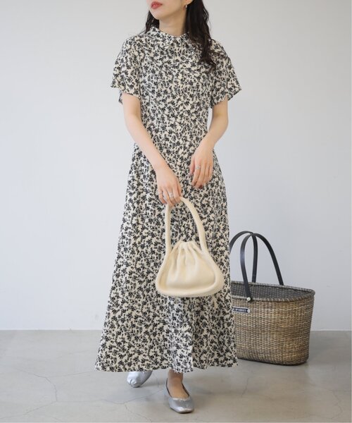 RAY CASSIN（レイカズン）の「フラワーアソートシャツワンピース（シャツワンピース・レディース・ブラック系/ブルー系/オフホワイト・FREE）」の5枚目の写真