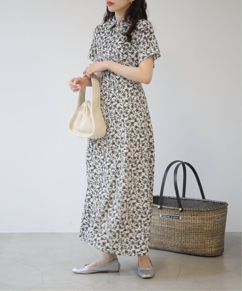 RAY CASSIN（レイカズン）の「フラワーアソートシャツワンピース（シャツワンピース・レディース・ブラック系/ブルー系/オフホワイト・FREE）」の6枚目の写真