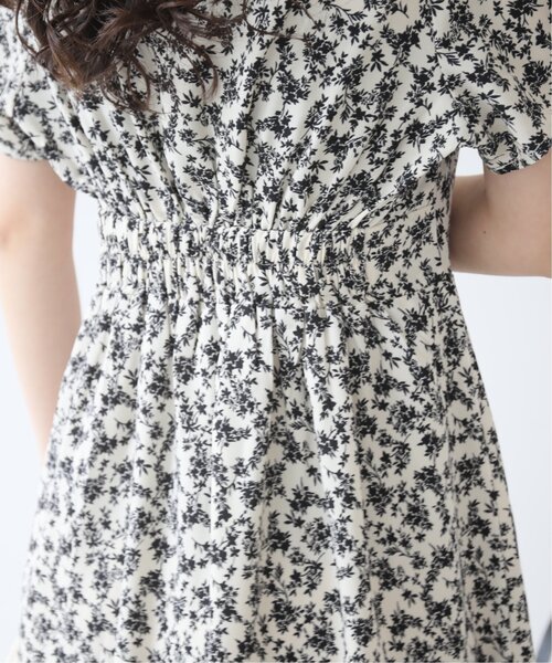 RAY CASSIN（レイカズン）の「フラワーアソートシャツワンピース（シャツワンピース・レディース・ブラック系/ブルー系/オフホワイト・FREE）」の13枚目の写真