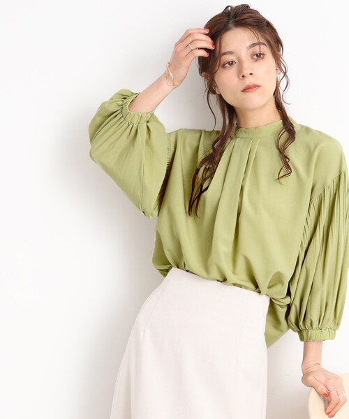 DRESKIP（ドレスキップ）の「◆【着映え＆体型カバー】スタンドネック 袖プリ－ツブラウス（シャツ/ブラウス・レディース・ブラック/ナチュラル/黄緑系・02/03/04）」の4枚目の写真