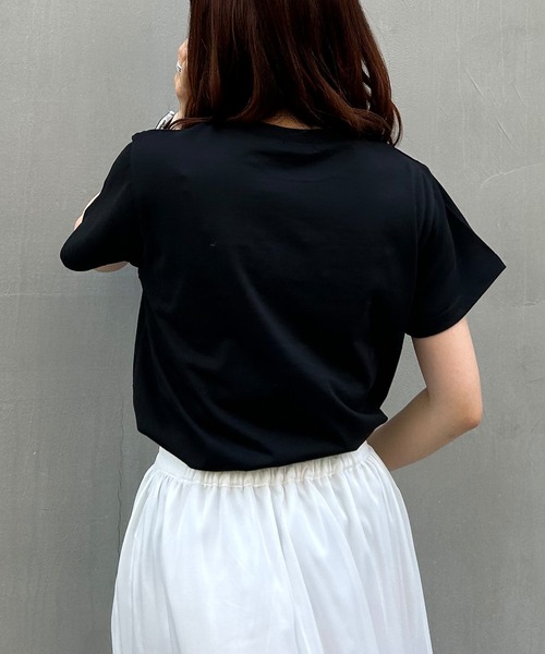 INGNI(イング)の「パール付ふくれ刺しゅうロゴTシャツ(Tシャツ/カットソー・レディース・ホワイト×ブラック/ブラック/ホワイト×ピンク/ライトブルー・M)」の19枚目の写真