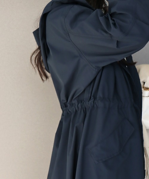 libelle more(リベル モア)の「《撥水加工》ウエストドロストフード付きジップトレンチコート(トレンチコート・レディース・グレイッシュベージュ/カーキ/ブラック/モカ/ネイビー・M/L)」の22枚目の写真