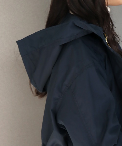 libelle more(リベル モア)の「《撥水加工》ウエストドロストフード付きジップトレンチコート(トレンチコート・レディース・グレイッシュベージュ/カーキ/ブラック/モカ/ネイビー・M/L)」の18枚目の写真