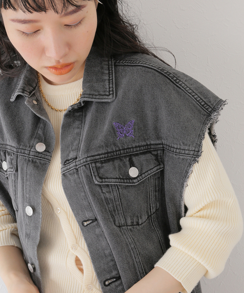 ANNA SUI NYC（アナ スイ エヌ ワイ シー）の「【ANNA SUI NYC/ アナスイエヌワイシー】デニムベスト（デニムジャケット・レディース・ブラック/サックスブルー・MEDIUM/LARGE）」の3枚目の写真