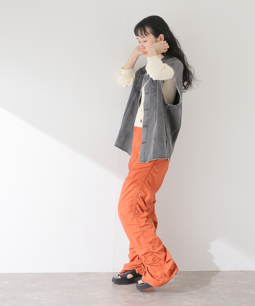 ANNA SUI NYC（アナ スイ エヌ ワイ シー）の「【ANNA SUI NYC/ アナスイエヌワイシー】デニムベスト（デニムジャケット・レディース・ブラック/サックスブルー・MEDIUM/LARGE）」の4枚目の写真