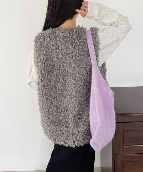 CLEA（クレア）の「ボリュームプードルフェイクファーベスト（ベスト・レディース・ホワイト/チャコールグレー/ベージュ・FREE）」の22枚目の写真