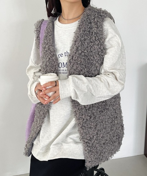 CLEA（クレア）の「ボリュームプードルフェイクファーベスト（ベスト・レディース・ホワイト/チャコールグレー/ベージュ・FREE）」の18枚目の写真