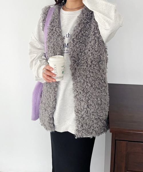 CLEA（クレア）の「ボリュームプードルフェイクファーベスト（ベスト・レディース・ホワイト/チャコールグレー/ベージュ・FREE）」の20枚目の写真