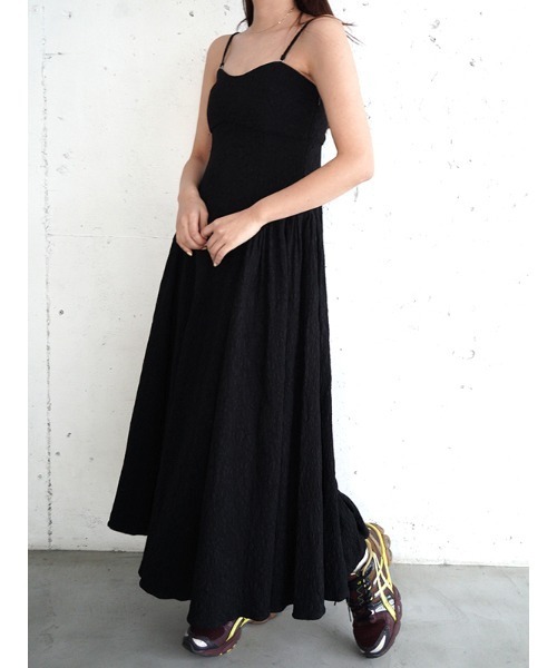 CHAROL(シャロル)の「ジャガードボリュームキャミワンピース(ワンピース・レディース・ブラック・FREE)」の3枚目の写真