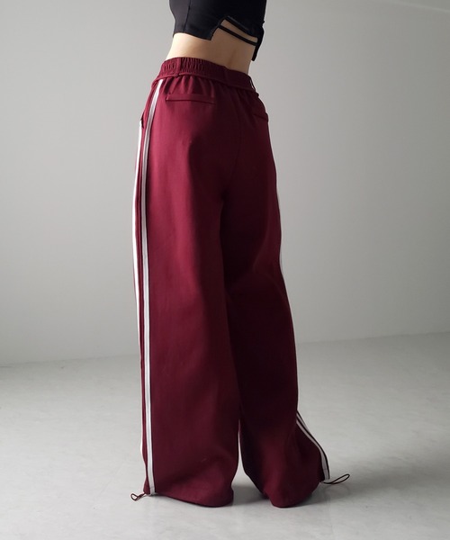 me+em select（ミームセレクト）の「【 選べる3サイズ／４カラー 】２WAYウエストコードサイドライントラックワイドパンツ（その他パンツ・レディース・ブラック/レッド/グレー/チャコール・SMALL/MEDIUM/LARGE）」の19枚目の写真