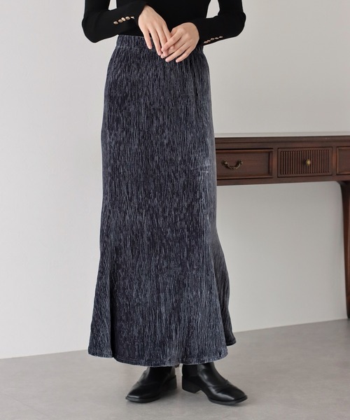 BLUEEAST（ブルーイースト）の「ベロアマーメイドスカート（スカート・レディース・グレー/ブラック/ブラウン・MEDIUM）」の2枚目の写真