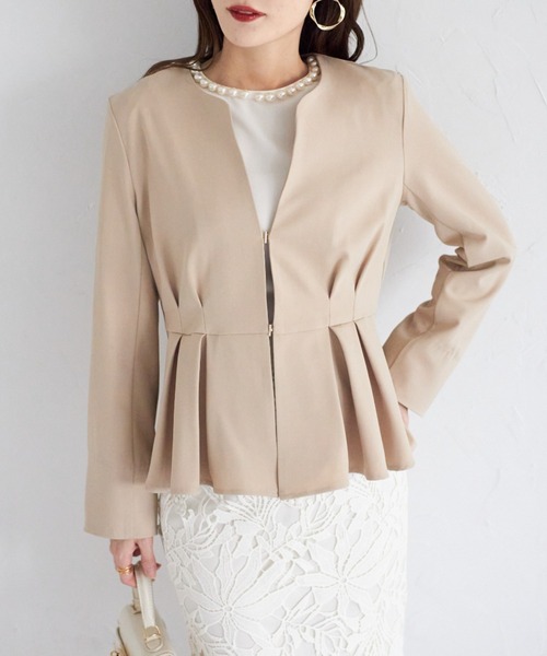 tocco closet（トッコ　クローゼット）の「【ZOZO限定】ウエストタックペプラムジャケット（ノーカラージャケット・レディース・ベージュ/ブラック・M）」の2枚目の写真