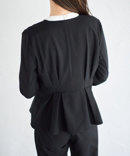 tocco closet（トッコ　クローゼット）の「【ZOZO限定】ウエストタックペプラムジャケット（ノーカラージャケット・レディース・ベージュ/ブラック・M）」の10枚目の写真