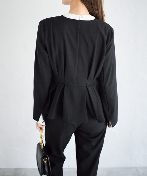 tocco closet（トッコ　クローゼット）の「【ZOZO限定】ウエストタックペプラムジャケット（ノーカラージャケット・レディース・ベージュ/ブラック・M）」の6枚目の写真