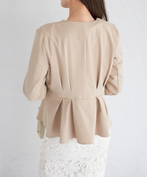 tocco closet（トッコ　クローゼット）の「【ZOZO限定】ウエストタックペプラムジャケット（ノーカラージャケット・レディース・ベージュ/ブラック・M）」の16枚目の写真