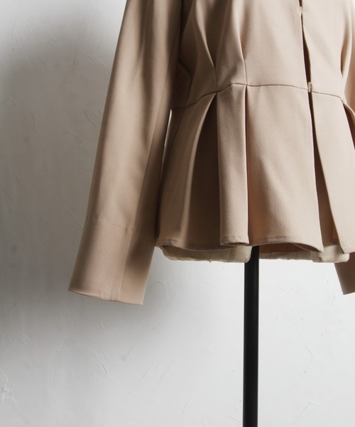 tocco closet（トッコ　クローゼット）の「【ZOZO限定】ウエストタックペプラムジャケット（ノーカラージャケット・レディース・ベージュ/ブラック・M）」の22枚目の写真
