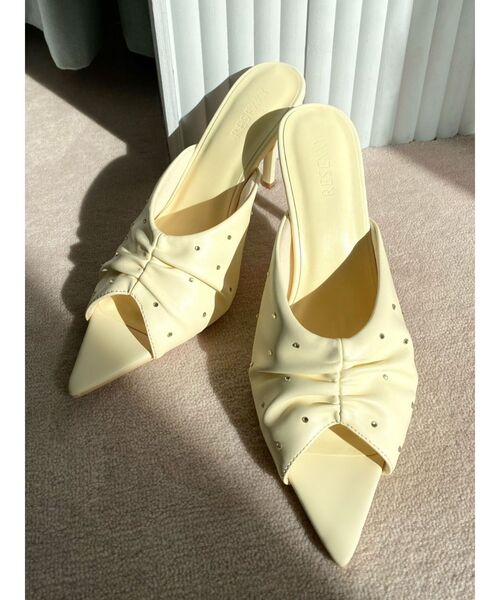 RESEXXY（リゼクシー）の「ギャザーデザインシャイニーサンダル（サンダル・レディース・イエロー/ピンク/ホワイト・LARGE/MEDIUM/SMALL）」の3枚目の写真