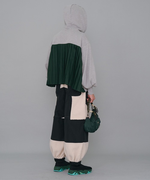NON TOKYO（ノントーキョー）の「BACK PLEATS SWEAT PARKA