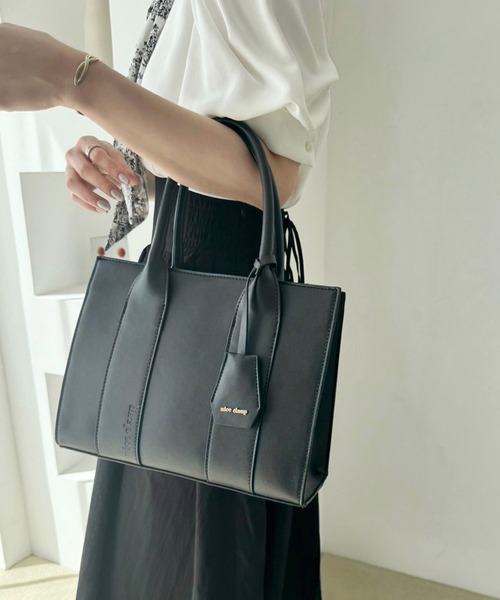 one after another NICE CLAUP(ワンアフターアナザーナイスクラップ)の「キーチャーム付きスクエアバッグ(ショルダーバッグ・レディース・アイボリー/ブラック/サックスブルー・FREE)」の22枚目の写真