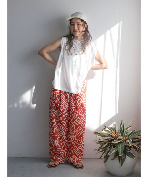 Ungrid（アングリッド）の「ショルダータックノースリトップス（Tシャツ/カットソー・レディース・オフホワイト/ブラック/ベージュ・FREE）」の10枚目の写真