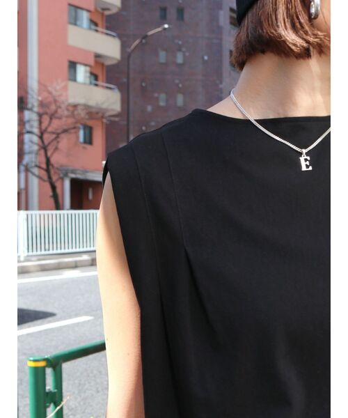 Ungrid（アングリッド）の「ショルダータックノースリトップス（Tシャツ/カットソー・レディース・オフホワイト/ブラック/ベージュ・FREE）」の22枚目の写真