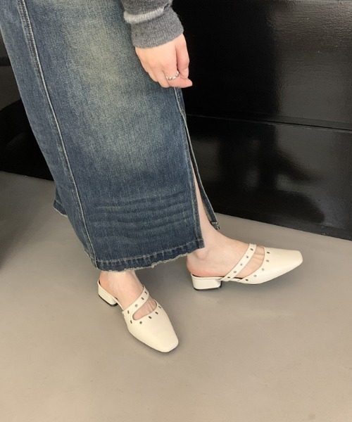 mebole(メボレ)の「ハトメデザインミュール(パンプス・レディース・ブラック/ホワイト・MEDIUM/SMALL/LARGE)」の8枚目の写真