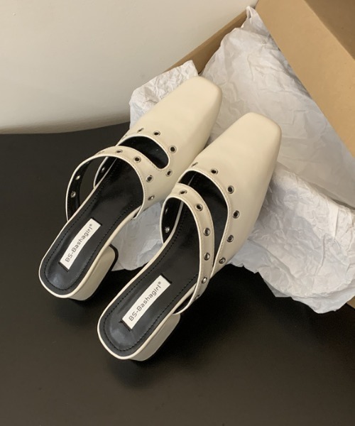 mebole(メボレ)の「ハトメデザインミュール(パンプス・レディース・ブラック/ホワイト・MEDIUM/SMALL/LARGE)」の9枚目の写真