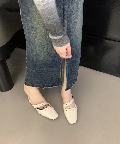 mebole(メボレ)の「ハトメデザインミュール(パンプス・レディース・ブラック/ホワイト・MEDIUM/SMALL/LARGE)」の12枚目の写真