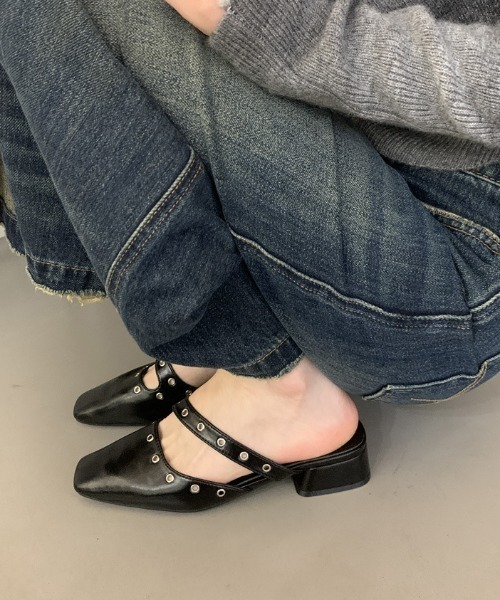 mebole(メボレ)の「ハトメデザインミュール(パンプス・レディース・ブラック/ホワイト・MEDIUM/SMALL/LARGE)」の13枚目の写真