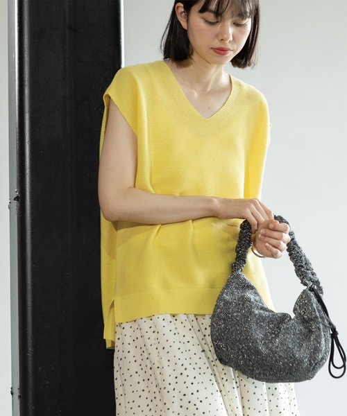 OPAQUE.CLIP（オペークドットクリップ）の「◆≪5color/S-LLsize≫ドライタッチガーターVネックフレンチニット【UVケア/抗ピル/洗濯機洗い可】（ニット/セーター・レディース・ブルー系その他/ホワイト/ブラック/イエロー系その他/ブラウン系その他・36/38/40/42）」の5枚目の写真