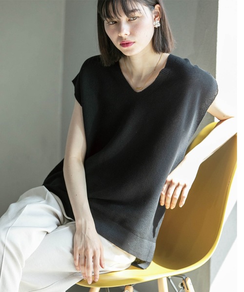 OPAQUE.CLIP（オペークドットクリップ）の「◆≪5color/S-LLsize≫ドライタッチガーターVネックフレンチニット【UVケア/抗ピル/洗濯機洗い可】（ニット/セーター・レディース・ブルー系その他/ホワイト/ブラック/イエロー系その他/ブラウン系その他・36/38/40/42）」の2枚目の写真