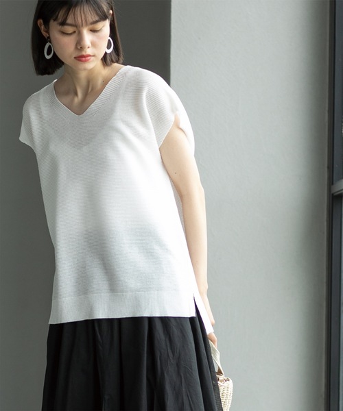 OPAQUE.CLIP（オペークドットクリップ）の「◆≪5color/S-LLsize≫ドライタッチガーターVネックフレンチニット【UVケア/抗ピル/洗濯機洗い可】（ニット/セーター・レディース・ブルー系その他/ホワイト/ブラック/イエロー系その他/ブラウン系その他・36/38/40/42）」の7枚目の写真