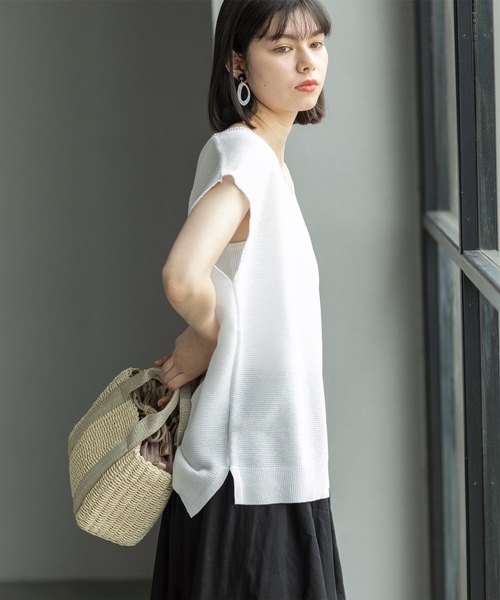 OPAQUE.CLIP（オペークドットクリップ）の「◆≪5color/S-LLsize≫ドライタッチガーターVネックフレンチニット【UVケア/抗ピル/洗濯機洗い可】（ニット/セーター・レディース・ブルー系その他/ホワイト/ブラック/イエロー系その他/ブラウン系その他・36/38/40/42）」の10枚目の写真