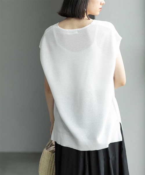 OPAQUE.CLIP（オペークドットクリップ）の「◆≪5color/S-LLsize≫ドライタッチガーターVネックフレンチニット【UVケア/抗ピル/洗濯機洗い可】（ニット/セーター・レディース・ブルー系その他/ホワイト/ブラック/イエロー系その他/ブラウン系その他・36/38/40/42）」の11枚目の写真