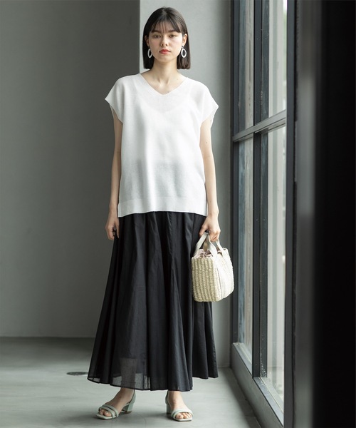 OPAQUE.CLIP（オペークドットクリップ）の「◆≪5color/S-LLsize≫ドライタッチガーターVネックフレンチニット【UVケア/抗ピル/洗濯機洗い可】（ニット/セーター・レディース・ブルー系その他/ホワイト/ブラック/イエロー系その他/ブラウン系その他・36/38/40/42）」の12枚目の写真