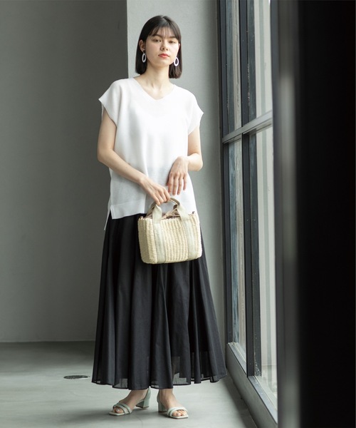 OPAQUE.CLIP（オペークドットクリップ）の「◆≪5color/S-LLsize≫ドライタッチガーターVネックフレンチニット【UVケア/抗ピル/洗濯機洗い可】（ニット/セーター・レディース・ブルー系その他/ホワイト/ブラック/イエロー系その他/ブラウン系その他・36/38/40/42）」の13枚目の写真