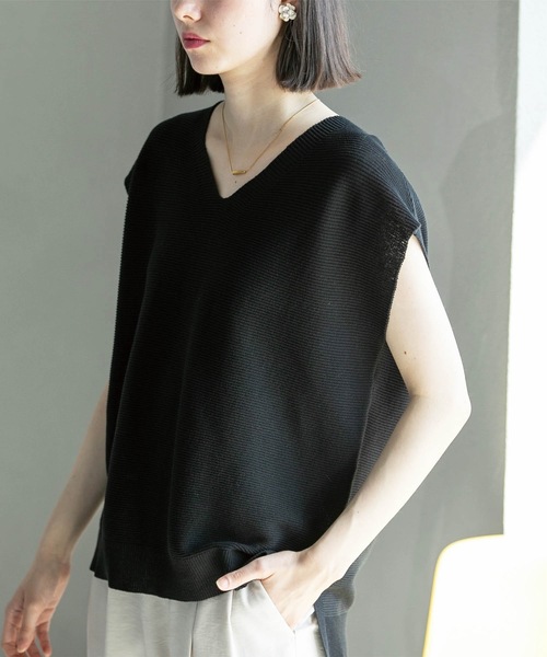 OPAQUE.CLIP（オペークドットクリップ）の「◆≪5color/S-LLsize≫ドライタッチガーターVネックフレンチニット【UVケア/抗ピル/洗濯機洗い可】（ニット/セーター・レディース・ブルー系その他/ホワイト/ブラック/イエロー系その他/ブラウン系その他・36/38/40/42）」の17枚目の写真