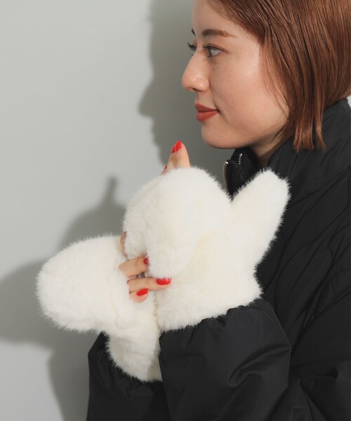 Ray BEAMS(レイビームス)の「CONTROL FREAK / 別注 フェイクファー ミトン(手袋・レディース・オフホワイト/ブラック/パープル・ONE SIZE)」の2枚目の写真