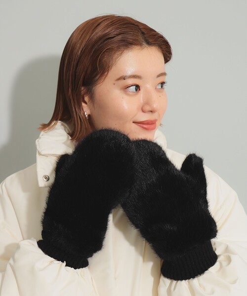 Ray BEAMS(レイビームス)の「CONTROL FREAK / 別注 フェイクファー ミトン(手袋・レディース・オフホワイト/ブラック/パープル・ONE SIZE)」の6枚目の写真