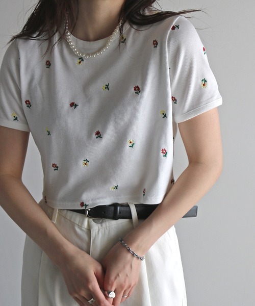 COURO（コウロ）の「総柄刺繍テレコＴシャツ（Tシャツ/カットソー・レディース・ホワイト系/ホワイト系1/ホワイト系2/ホワイト系3/ホワイト系4/ホワイト系5・FREE）」の5枚目の写真