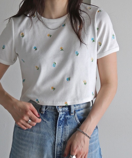 COURO（コウロ）の「総柄刺繍テレコＴシャツ（Tシャツ/カットソー・レディース・ホワイト系/ホワイト系1/ホワイト系2/ホワイト系3/ホワイト系4/ホワイト系5・FREE）」の6枚目の写真